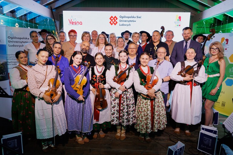 Edukacja dorosłych w Uniwersytetach Ludowych